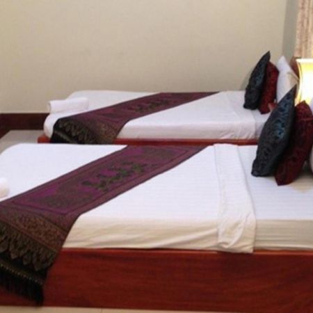 Golden Noura Villa-Pub & Restaurant Phnom Penh Room photo
