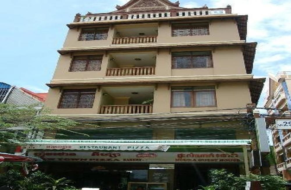 Golden Noura Villa-Pub & Restaurant Phnom Penh Exterior photo