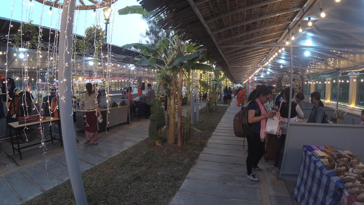Golden Noura Villa-Pub & Restaurant Phnom Penh Exterior photo